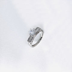 Sterling Silver Queen style  Solitaire Ring