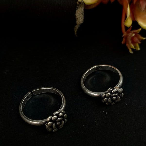 92.5 Sterling Silver Oxidized Rose Bloom Toe Rings (Bichhiya)
